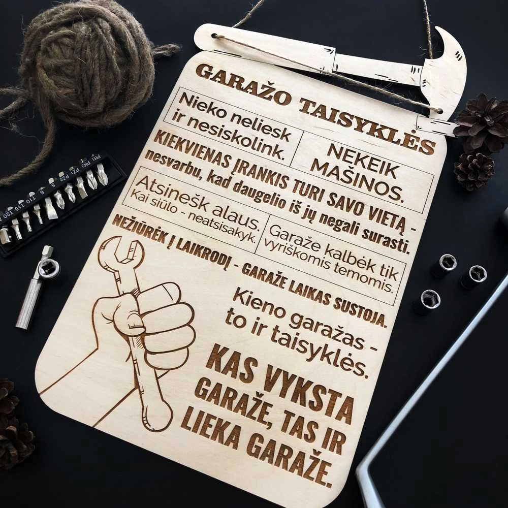 Graviruota medinė lentelė "Garažo taisyklės"