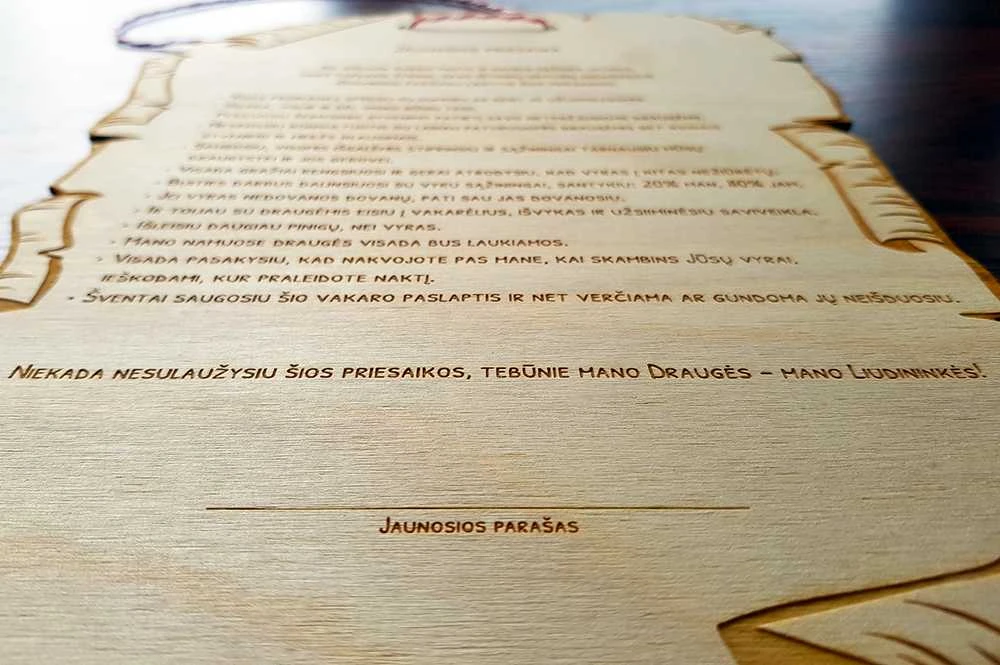 Graviruota medinė lentelė "Jaunosios priesaika"