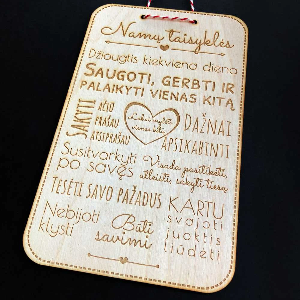 Graviruota medinė lentelė "Namų taisyklės"