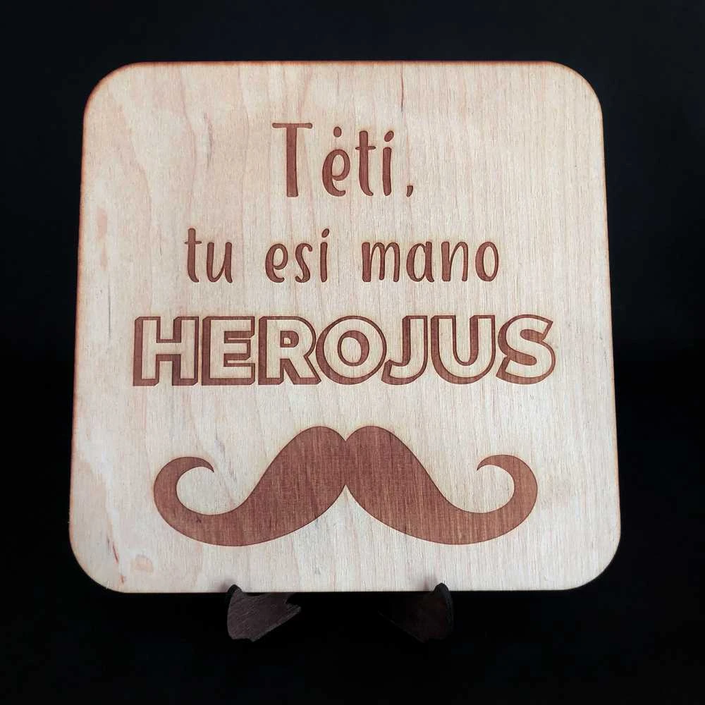 Graviruota medinė lentelė "Tėti, tu esi mano herojus"