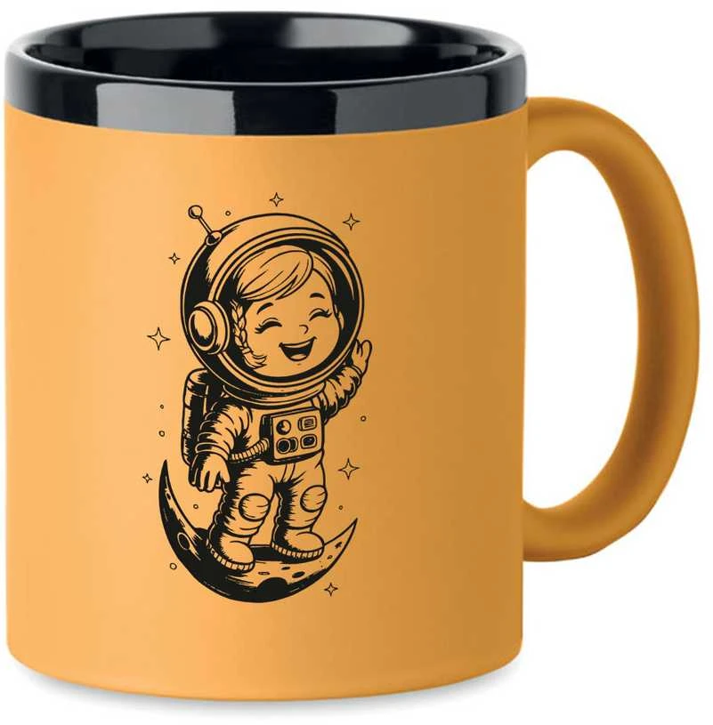 Graviruotas puodelis "She is an astronaut"