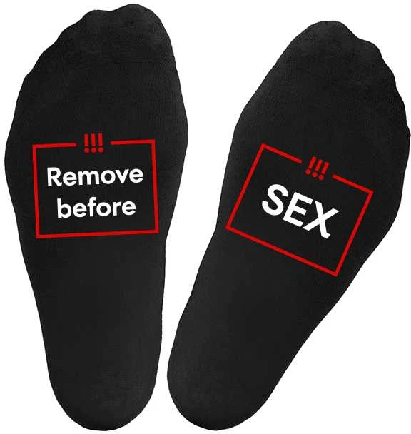Kojinės su spauda ant padų "Remove before sex"