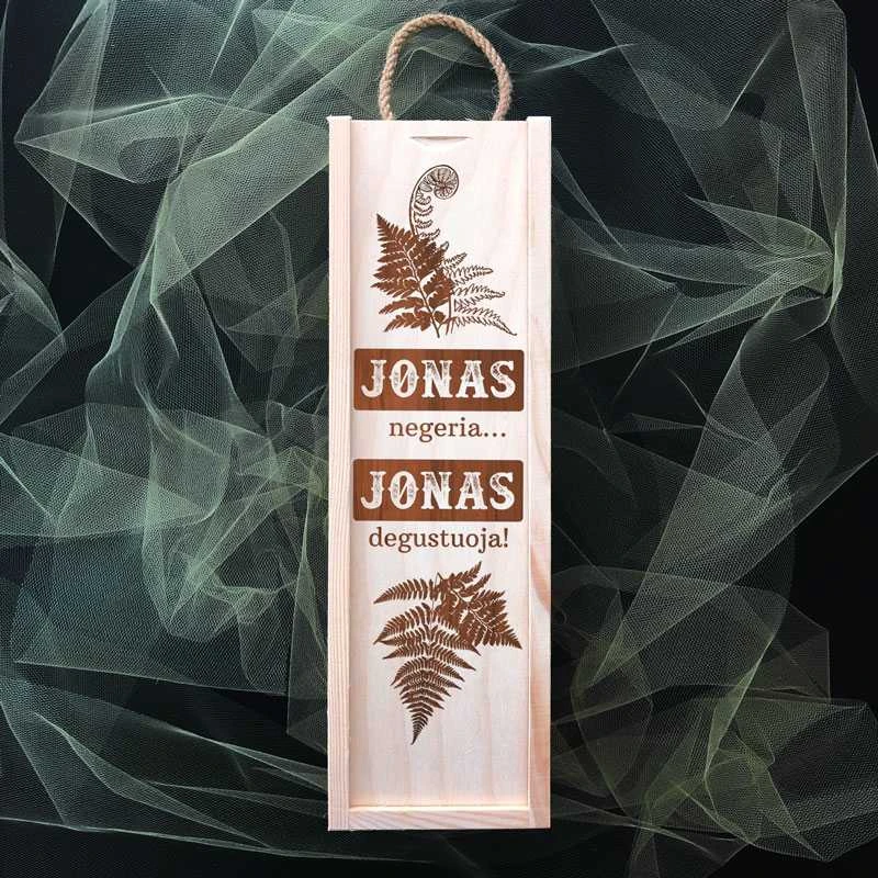 Medinė butelio dėžė "Jonas negeria - Jonas degustuoja"