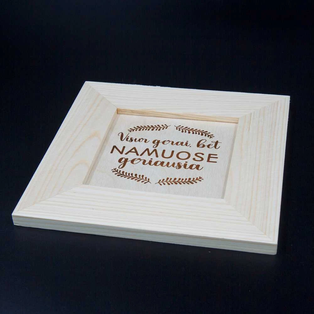 Medinis graviruotas rėmelis "Namuose geriausia"