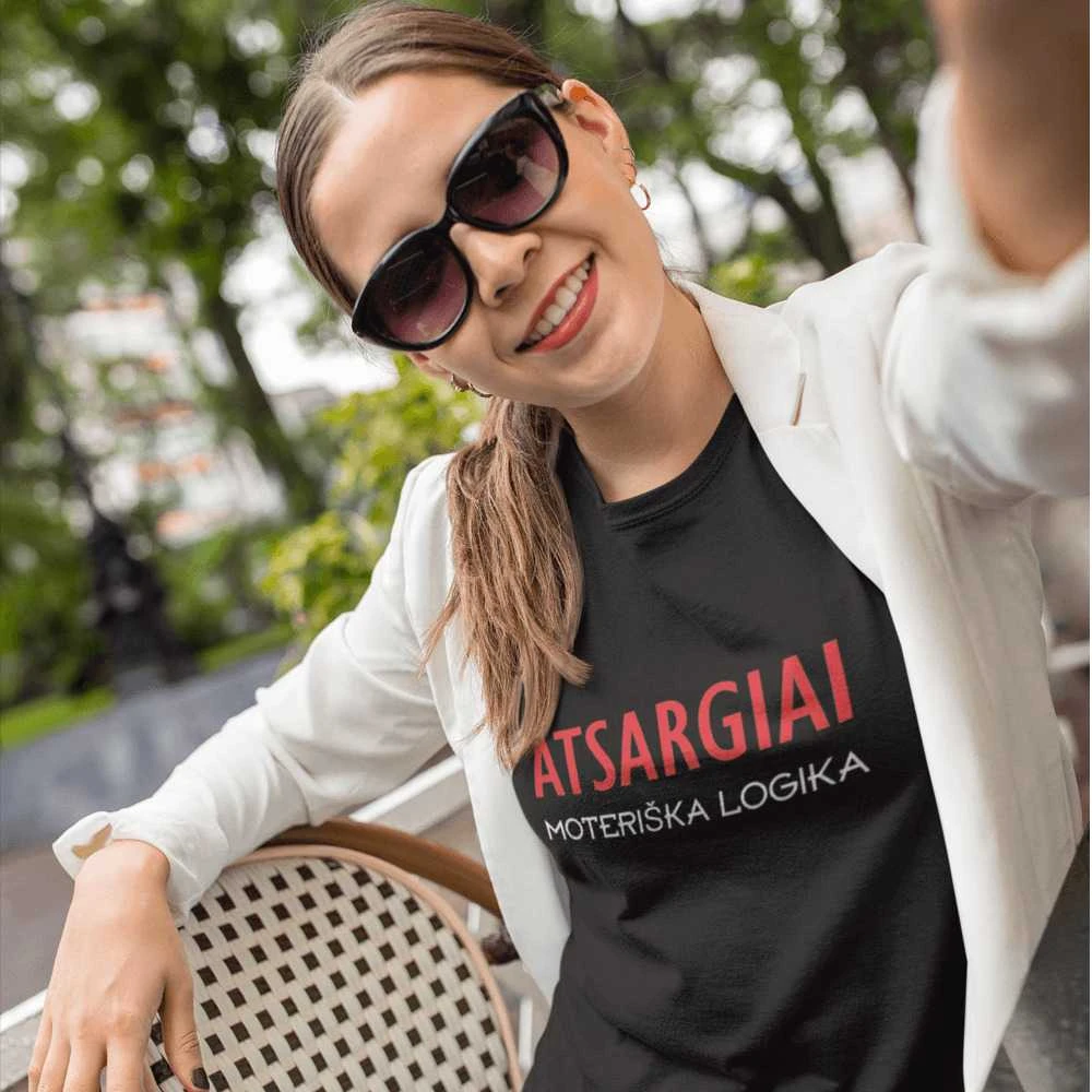 Moteriški marškinėliai "Atsargiai - moteriška logika"