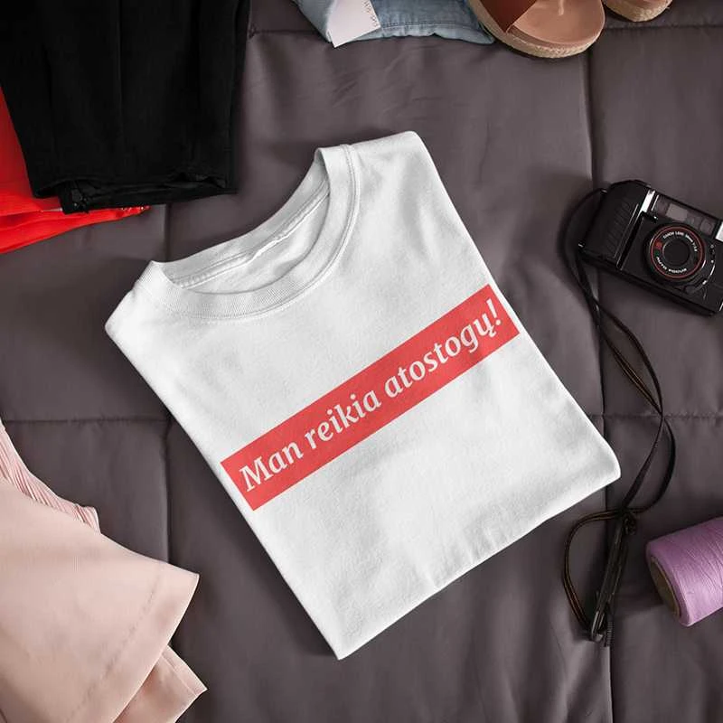 Moteriški marškinėliai „Man reikia atostogų!“