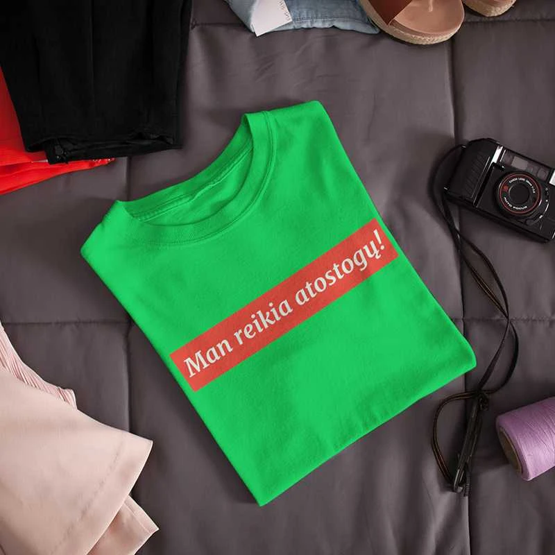 Moteriški marškinėliai „Man reikia atostogų!“