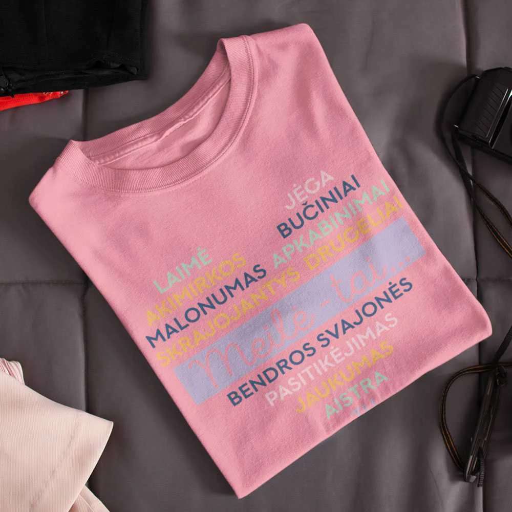 Moteriški marškinėliai "Meilė - tai..."