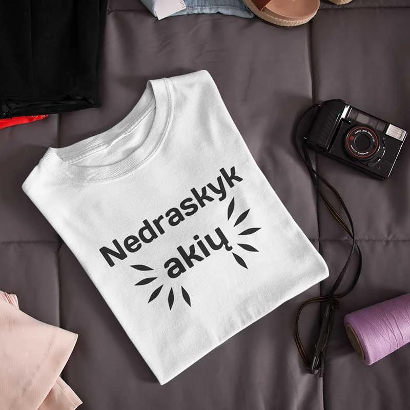 Moteriški marškinėliai "Nedraskyk akių"