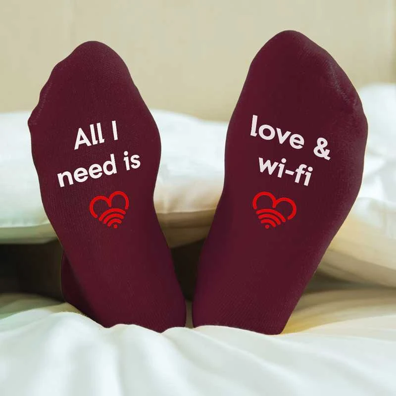 Moteriškos kojinės su spauda ant padų "Love & Wifi"