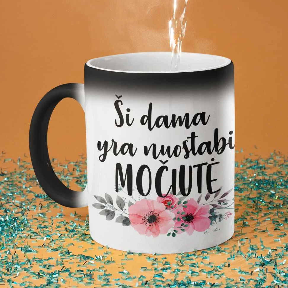 Puodelis "Ši dama yra nuostabi močiutė"