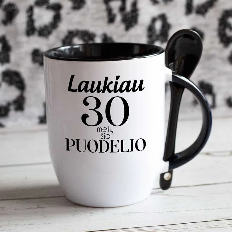 Puodelis su šaukšteliu "Ilgai laukiau šio puodelio" su pasirinktais metais