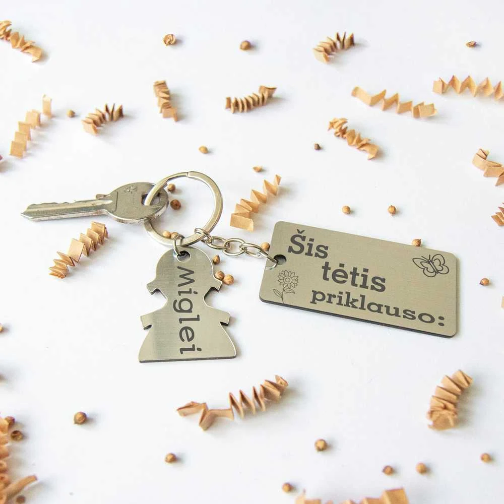 Raktų pakabukas "Šis tėtis priklauso" su Jūsų pasirinktais vardais