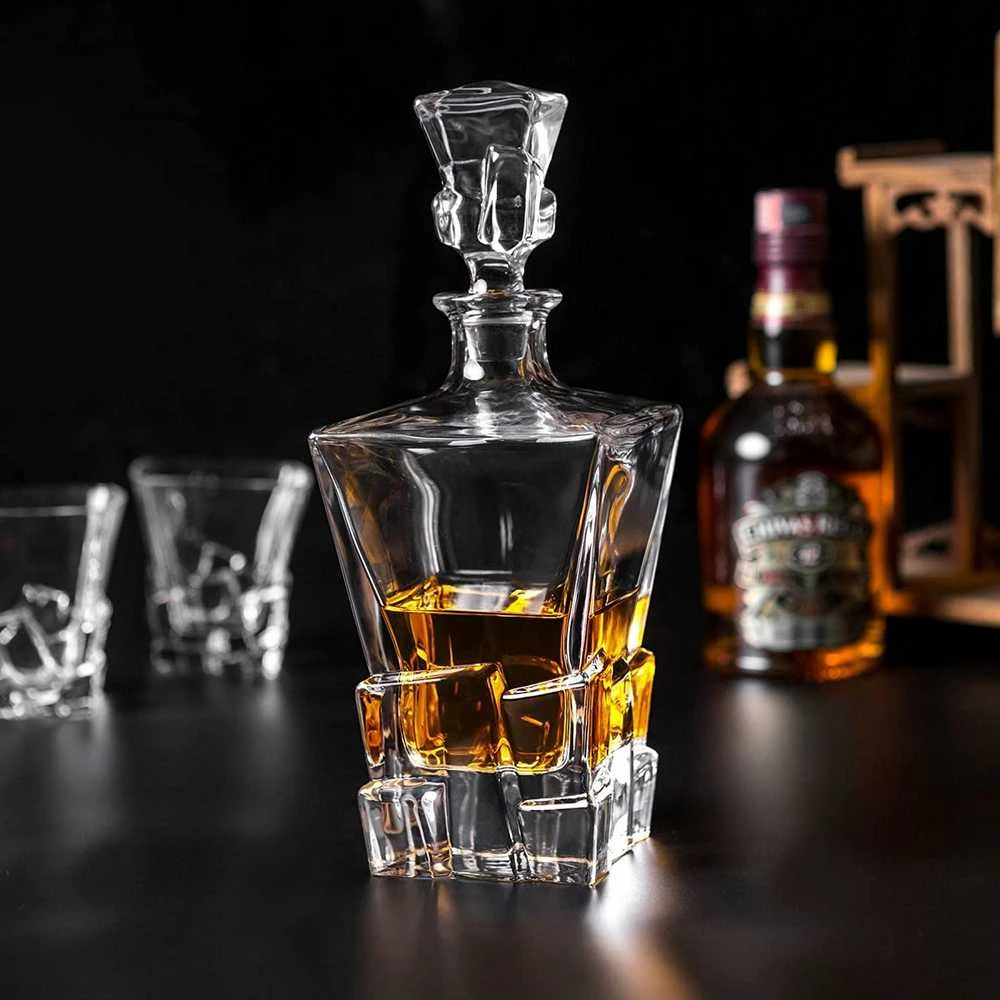 Viskio rinkinys medinėje dėžutėje "ELIXIR - tėčio mėgstamiausias viskis"