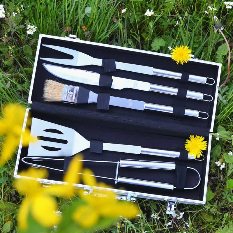 XL Barbekiu rinkinys "TĖTIS - grilio karalius"
