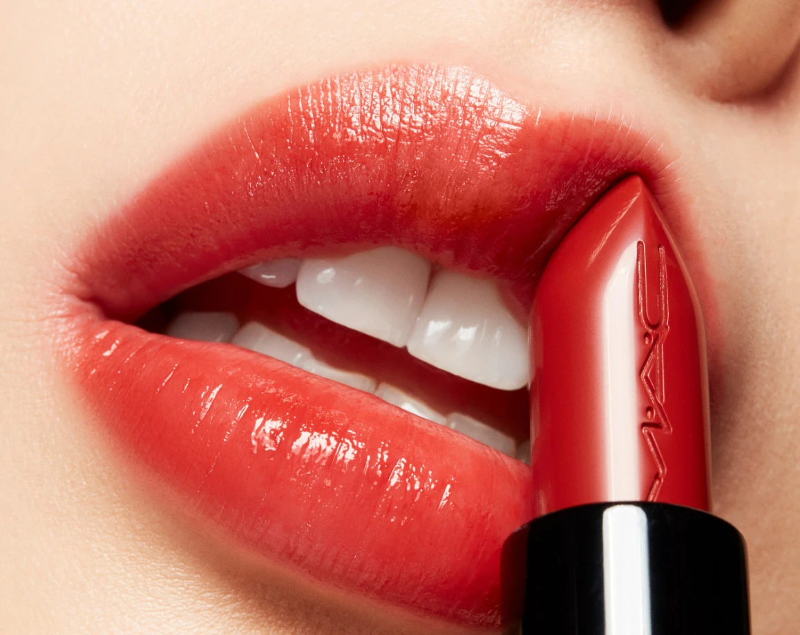 MAC Cosmetics Lustreglass Lipstick drėkinamieji lūpų dažai, 3 g | spalva: No Photos aprašymas - Prekės nuotrauka