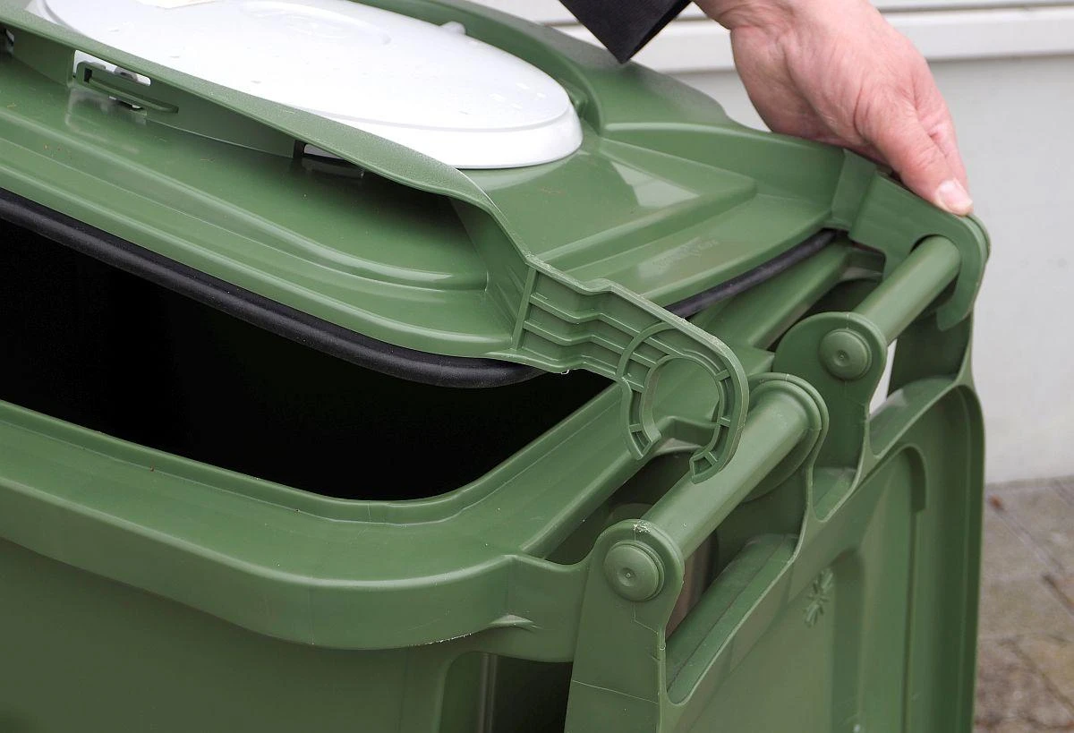 120 L šiukšlių konteineris su nemalonų kvapą naikinančiu mikrobiologiniu filtru, žalias
