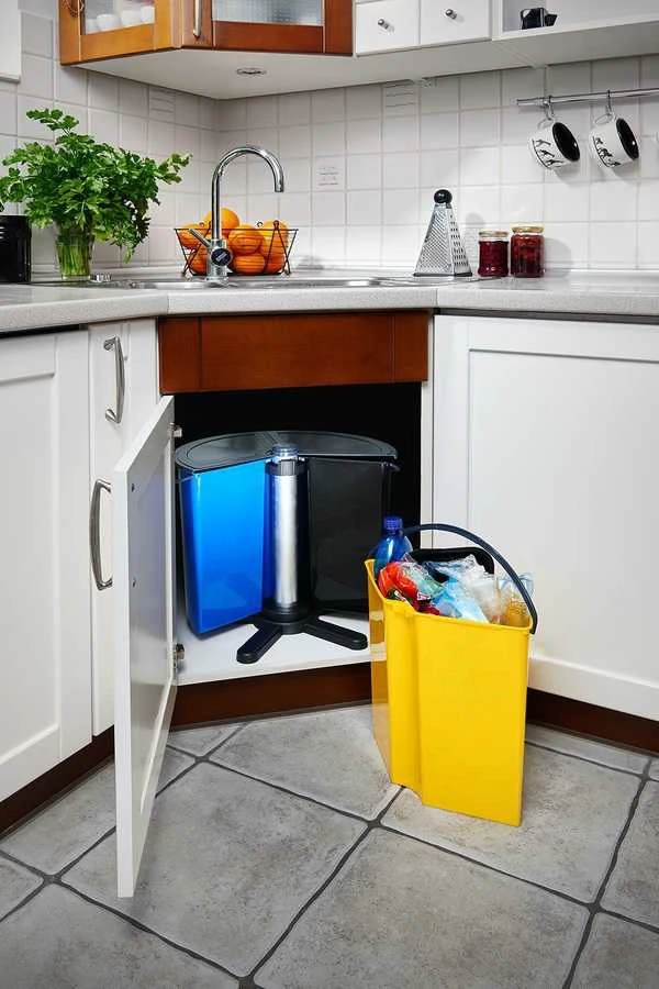 Besisukanti 3 skyrių po 11.7L šiukšliadėžė EcoBinSpin atliekų rūšiavimui su dangčiu, 35 l