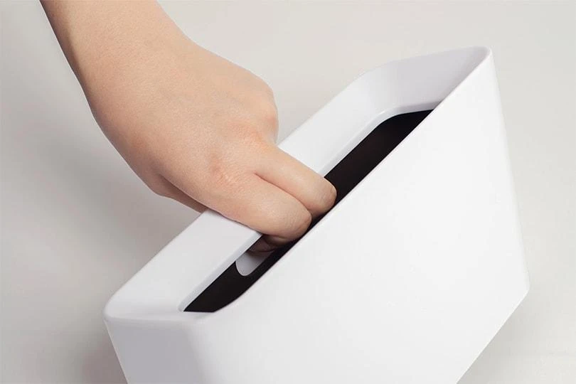 Japoniška stalo šiukšlių dėžė Ideaco Tubelor Cotton Trash, 1.7L, balta (matinė)