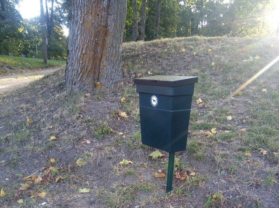 Keturkampė šiukšiadėžė šunų ekskrementams, 30 l, žalia