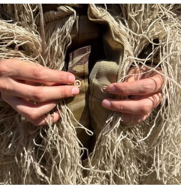 Tragopan Ghillie maskuotė: spaustukų užsegimo detalė