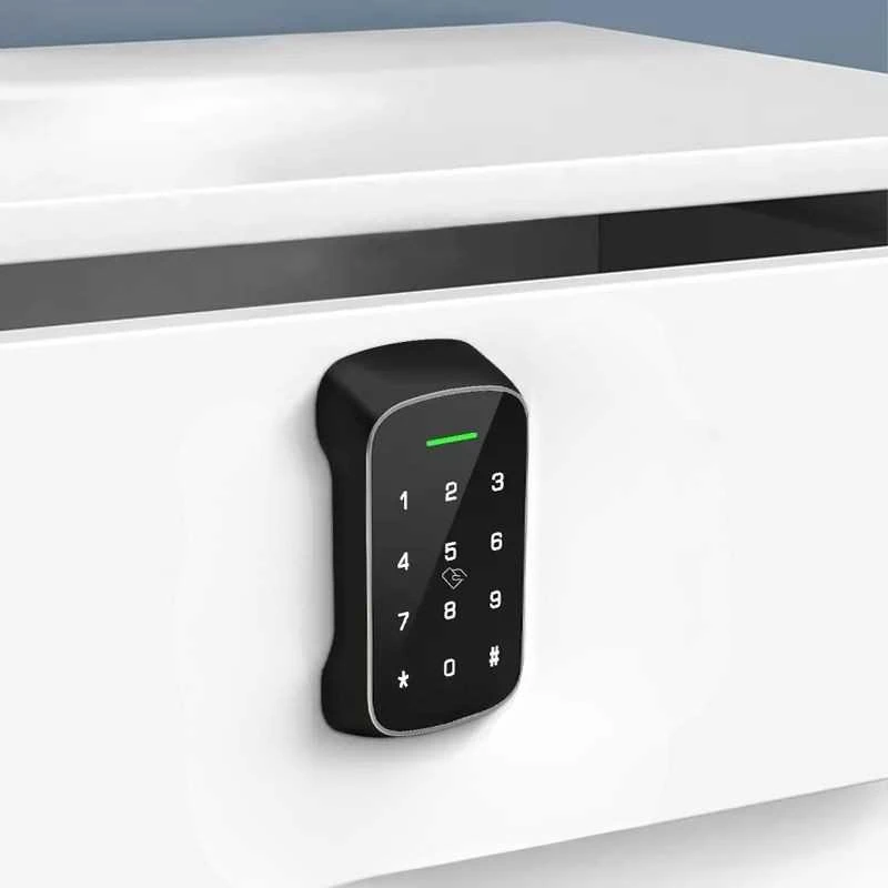Digitalas DI-A820 B TTLock išmani baldų spynelė: valdymas programėle, kortele ar kodu, maitinama elementais.