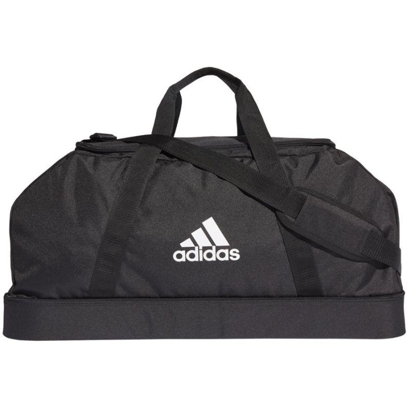 street style adidas ozweego outfit