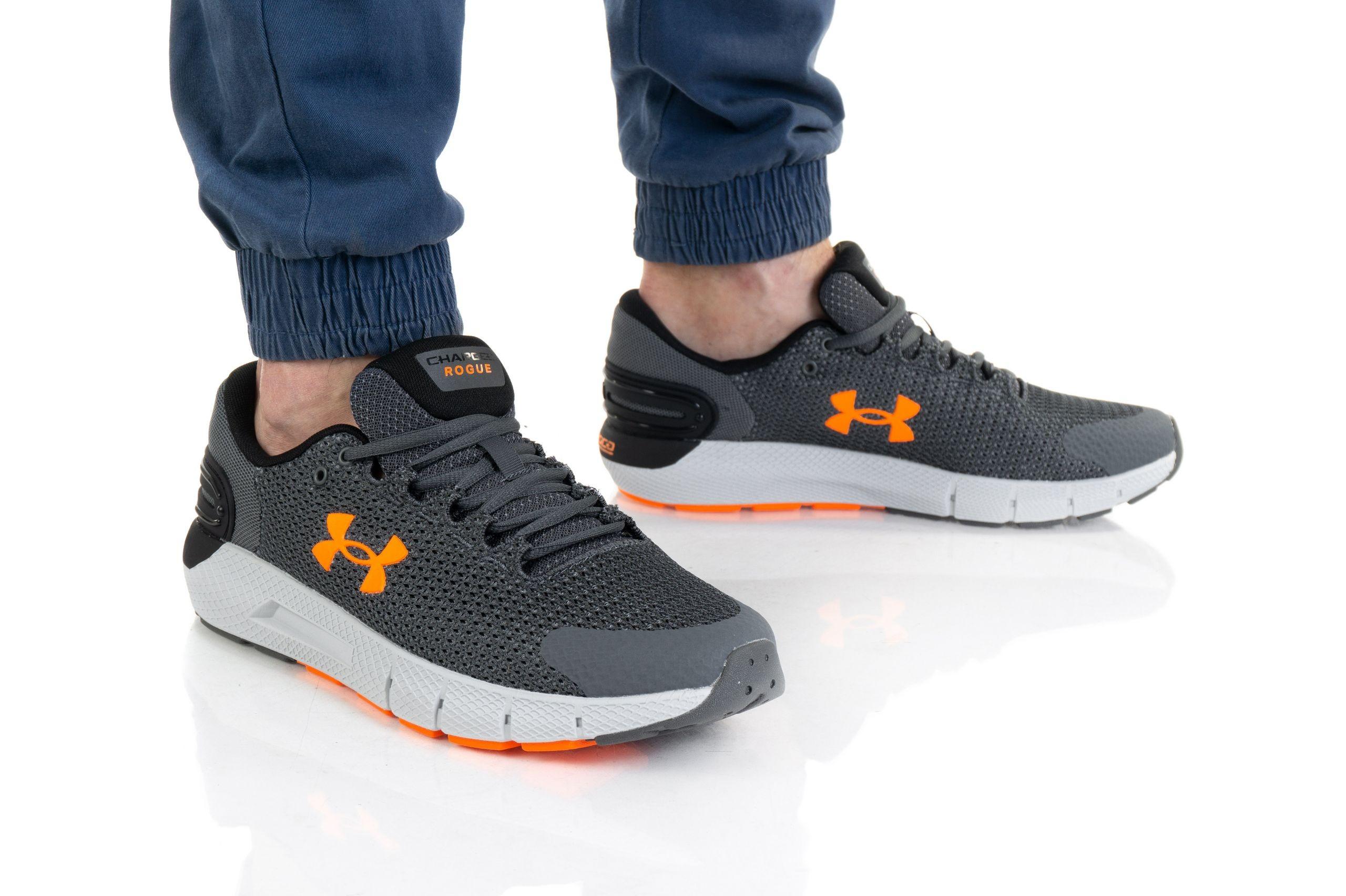 Tenis para correr Under Armour Charged Rogue 2.5 de hombre | Innovasport