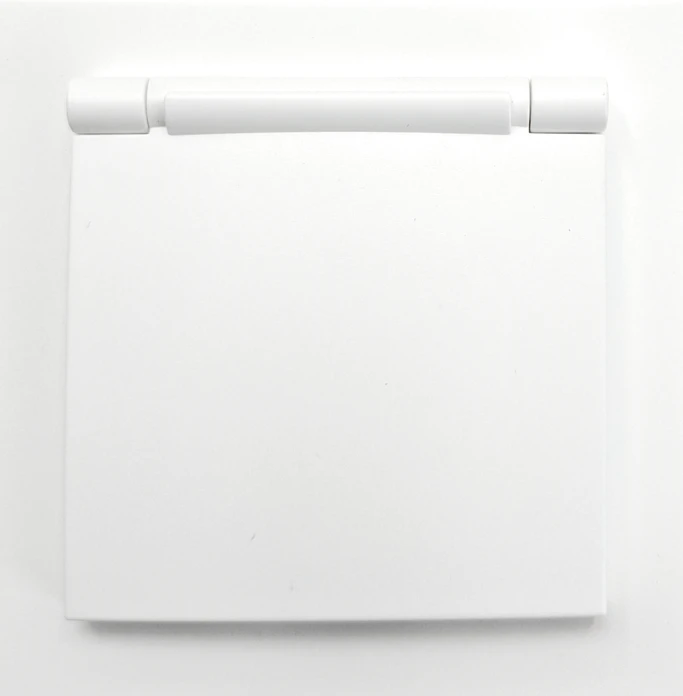 Tope Lighting Baltas kištukinis lizdas su dangteliu IP44 "BORA" (su įžeminimu, be rėmelio)
