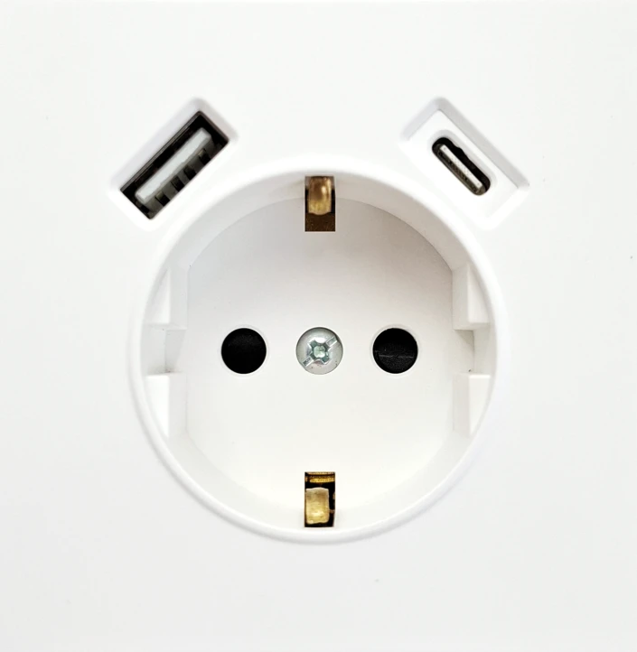 Tope Lighting Baltas kištukinis lizdas su USB + TYPE C "BORA" (su įžeminimu, be rėmelio)