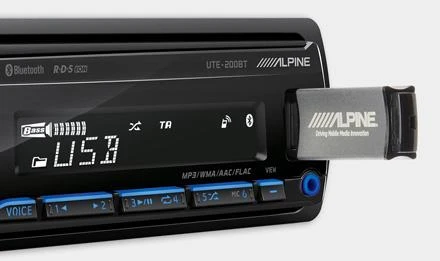 Alpine UTE-200BT magnetola su pajungta USB laikmena