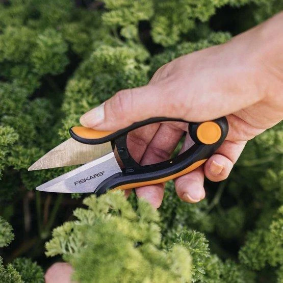Fiskars Solid™ Žolelių kirpiklis (SP220) (1063326)