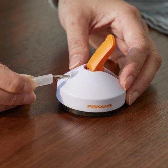 Fiskars Stalinis siūlių plėšiklis 1059563