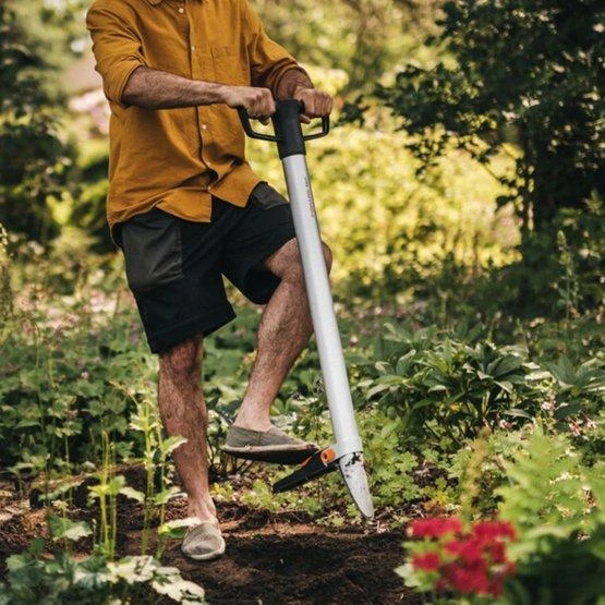Fiskars Xact sodintuvas darbui stovint (1057077)