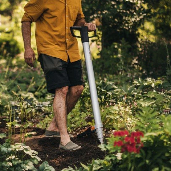 Fiskars Xact sodintuvas darbui stovint (1057077)