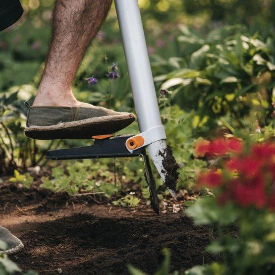 Fiskars Xact sodintuvas darbui stovint (1057077)