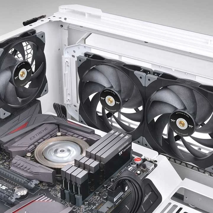 „Wentylator Thermaltake SWAFAN GT14 PC TT Premium Edition“ (CL-F157-PL14BL-A)