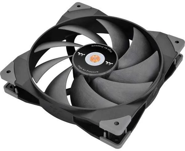 Thermaltake SWAFAN GT14 ventiliatorius – priekinis kampas