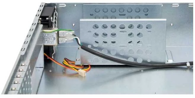 CHIEFTEC UNC-210T 2U dėklas juodas be maitinimo