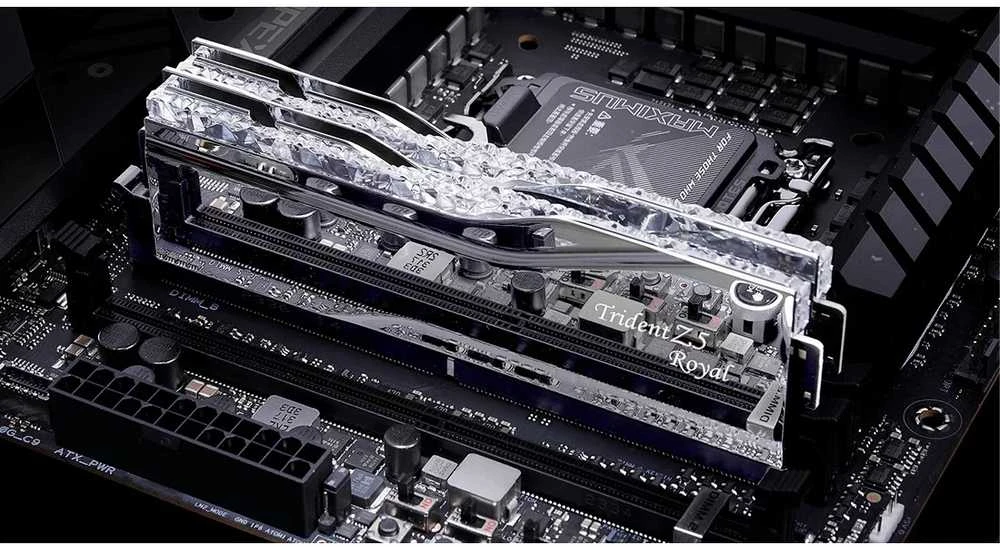 G.Skill Trident Z5 Royal RAM moduliai pagrindinėje plokštėje