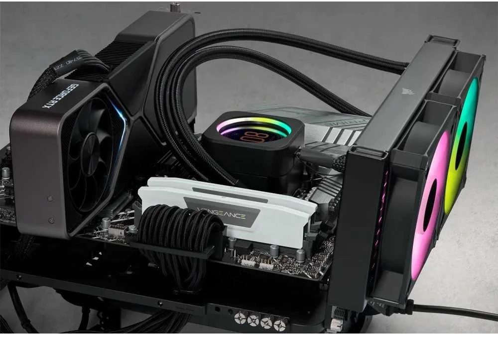 RAM 32 GB PC 5600 CL40 CORSAIR KIT (2 x 16 GB) VENGEANCE RGB su mažmenine kaina