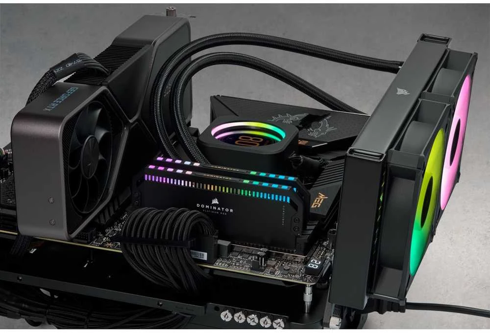 RAM Corsair Dominator Platinum RGB 32GB DDR5-6400 rinkinys (2x16GB), CL32