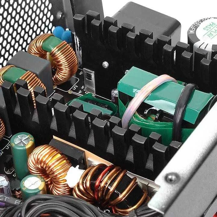 600W Thermaltake SMART DSP G 80+ Bronze Digital Kabelmanagement