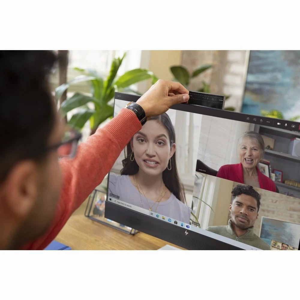„Hewlett Packard (HP) HP E24mv G4 FHD“ konferencijų monitorius – 23,8 colio, 1920 x 1080 FHD, 250 nitų, 60 Hz, AG, IPS, HDMI/VGA/DisplayPort, 4 USB-A jungtys, garsiakalbiai, 5 MP internetinė kamera, reguliuojamo aukščio / pakreipimo / pasukimo / sukimosi funkcija, 3 metai