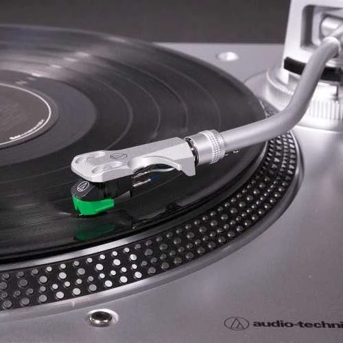 Patefonas Audio-Technica AT-LP120X analoginis ir USB, Sidabrinės spalvos