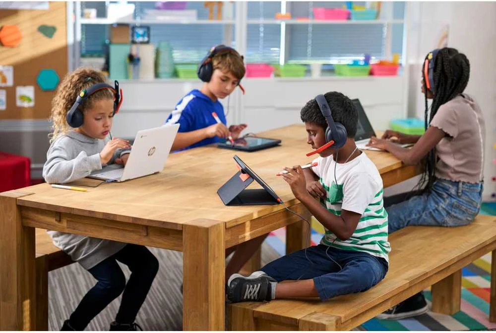 Ausinės Logitech ZONE LEARN - CLASSIC Mėlynas - WW-9006 ANT AUSŲ USB-C