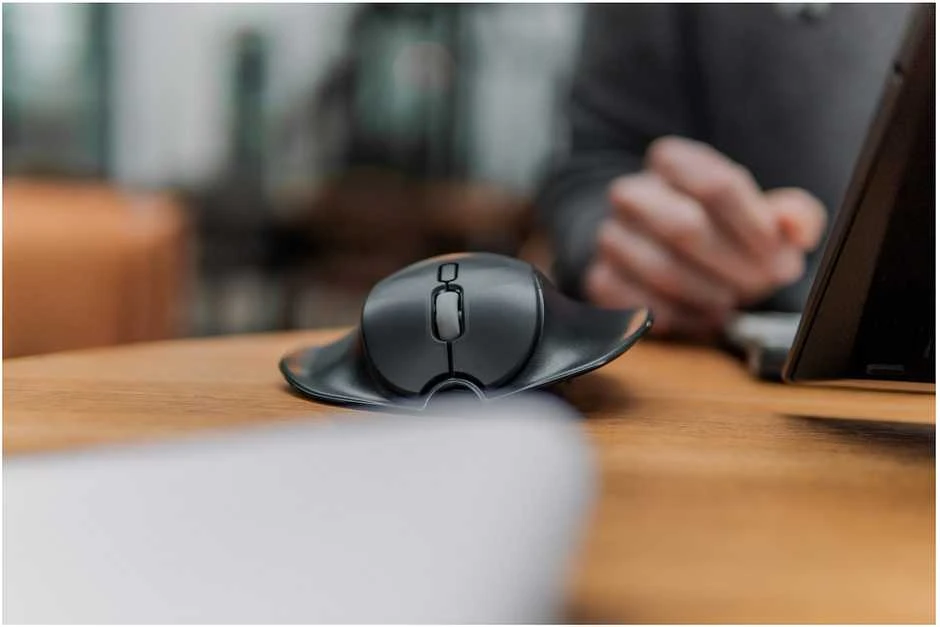 Bakker Elkhuizen BakkerElkhuizen HandshoeMouse Shift Bluetooth pelė, skirta abiem rankoms, optinė, 1000 DPI
