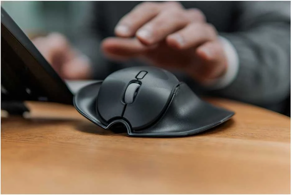 Bakker Elkhuizen BakkerElkhuizen HandshoeMouse Shift Bluetooth pelė, skirta abiem rankoms, optinė, 1000 DPI