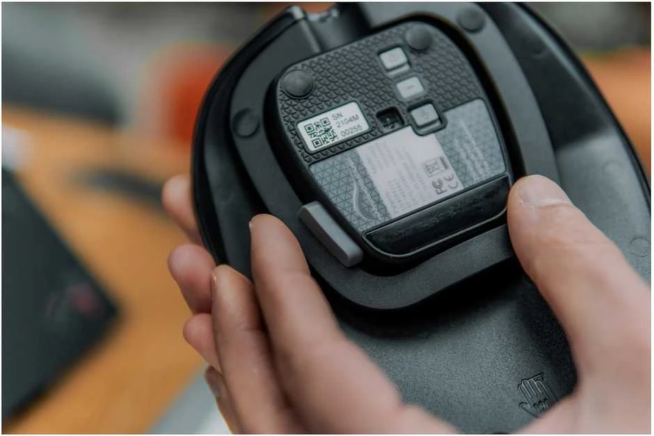 Bakker Elkhuizen BakkerElkhuizen HandshoeMouse Shift Bluetooth pelė, skirta abiem rankoms, optinė, 1000 DPI