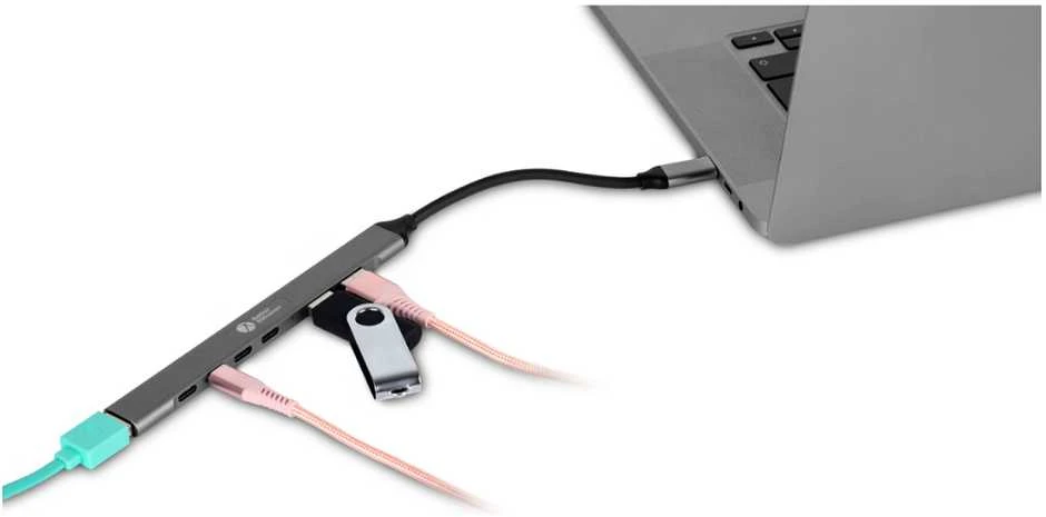 BakkerElkhuizen USB-C šakotuvas su prijungtais įrenginiais
